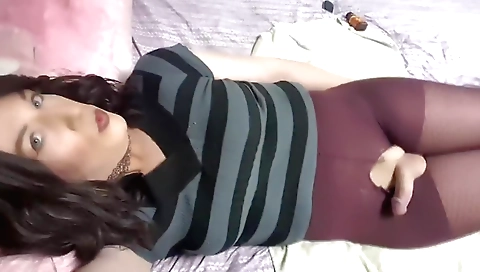 Jessicabethny gets naked and fucked solo by a toy