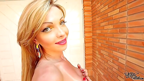 Blonde amateur with big tits gets ass pounded in a car