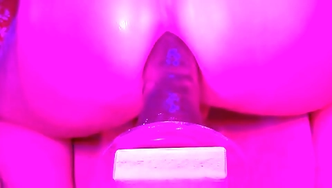 Amateur big ass video with a dildo and a big booty