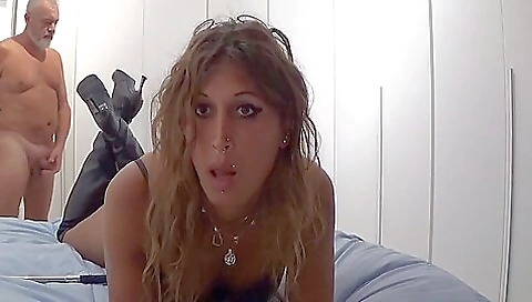 Hot blonde tranny has a huge fat booty for a good blowjob