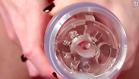 I'm giving a big cumshot in my ass in my solo video