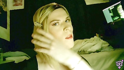 amateur blonde slut swallows cum from multiple dixies