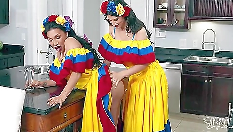 Two girls going to have a deepthroating and a hard pounding